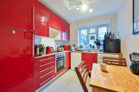 2 bedroom flat for sale, Argyll Court, Brixton Hill, London, SW2