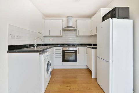 2 bedroom flat to rent, Woking, Surrey, Woking, GU21