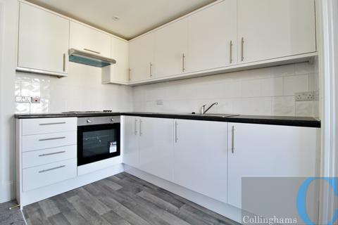 3 bedroom flat to rent, Mantilla Road, London SW17