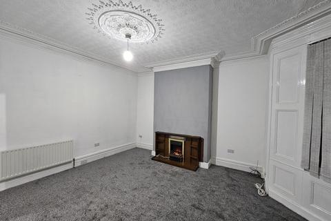 3 bedroom flat to rent, Holly Avenue, Wallsend NE28