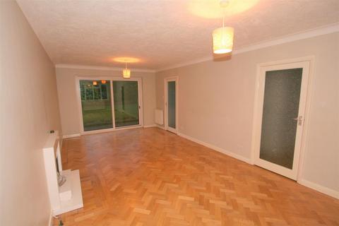 3 bedroom detached house to rent, Denberry Drive, Sidcup DA14