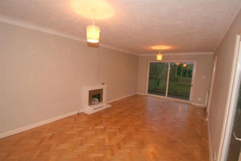 3 bedroom detached house to rent, Denberry Drive, Sidcup DA14