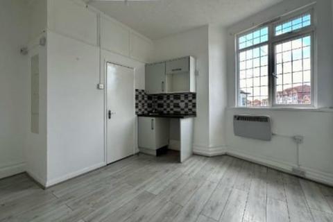 Studio to rent, Palmeira Avenue, Westcliff-on-Sea SS0