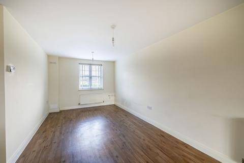 2 bedroom flat for sale, Limes Close, Royal Court, RH1