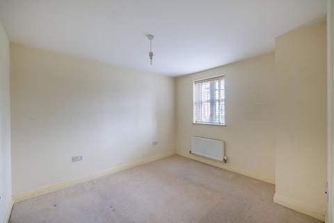 2 bedroom flat for sale, Limes Close, Royal Court, RH1