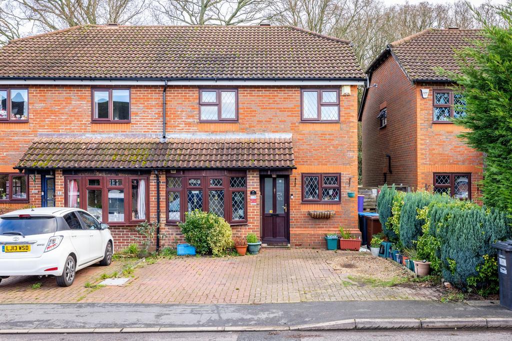 Detached house exterior, driveway