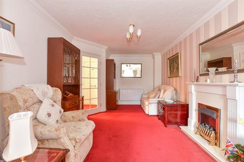 2 bedroom ground floor flat for sale, Beach Avenue, Birchington, Kent