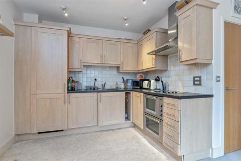 2 bedroom flat for sale, Camp Road, St. Albans