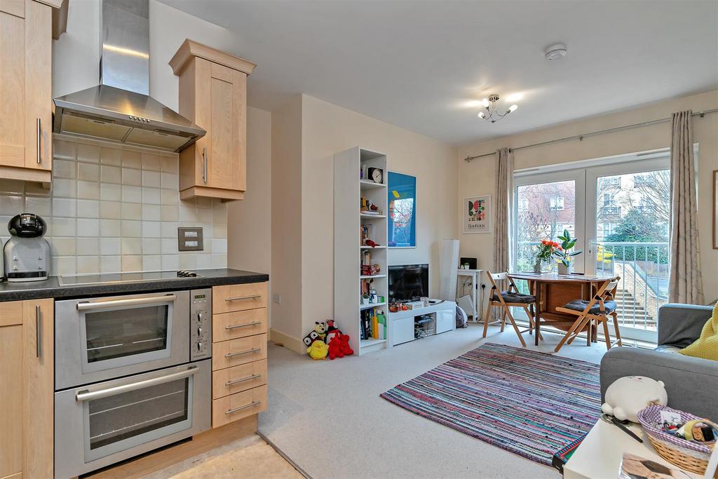 7 Centurion Court-14.jpg