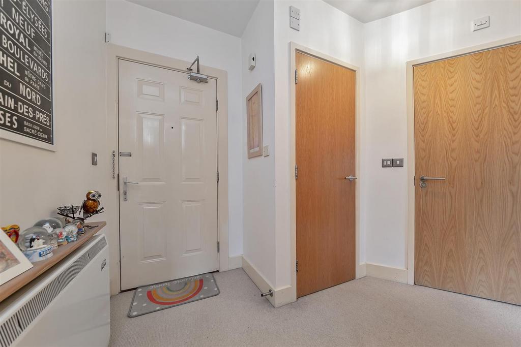7 Centurion Court-11.jpg