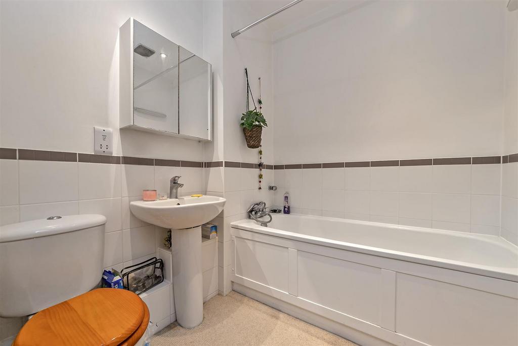 7 Centurion Court-21.jpg