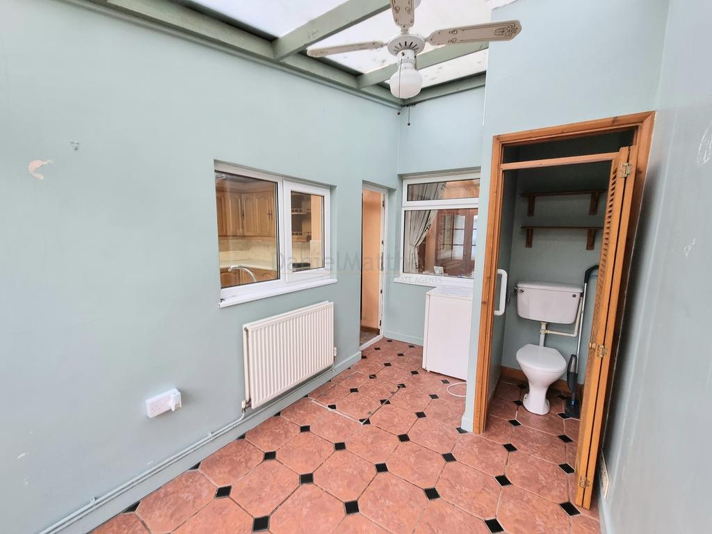 Utility Room/Cloakroom