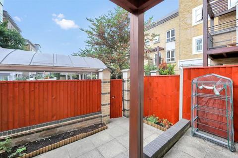 4 bedroom terraced house to rent, Ferry Street, London E14