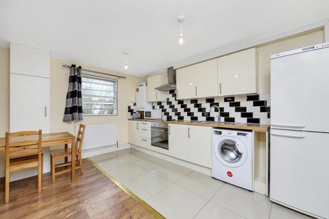 4 bedroom terraced house to rent, Julian Place, London E14