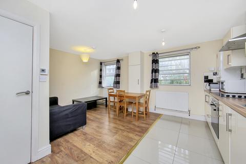 4 bedroom terraced house to rent, Julian Place, London E14