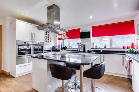 3 bedroom detached bungalow for sale, Norwood Green Hill, Norwood Green HX3