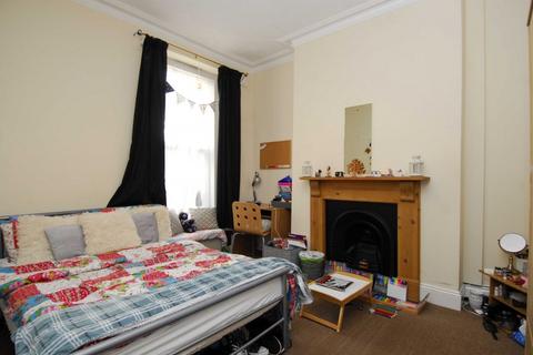 4 bedroom house share to rent, 19 Lipson Avenue