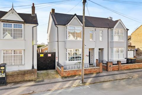 6 bedroom semi-detached house for sale, Victoria Road, Bedford MK42