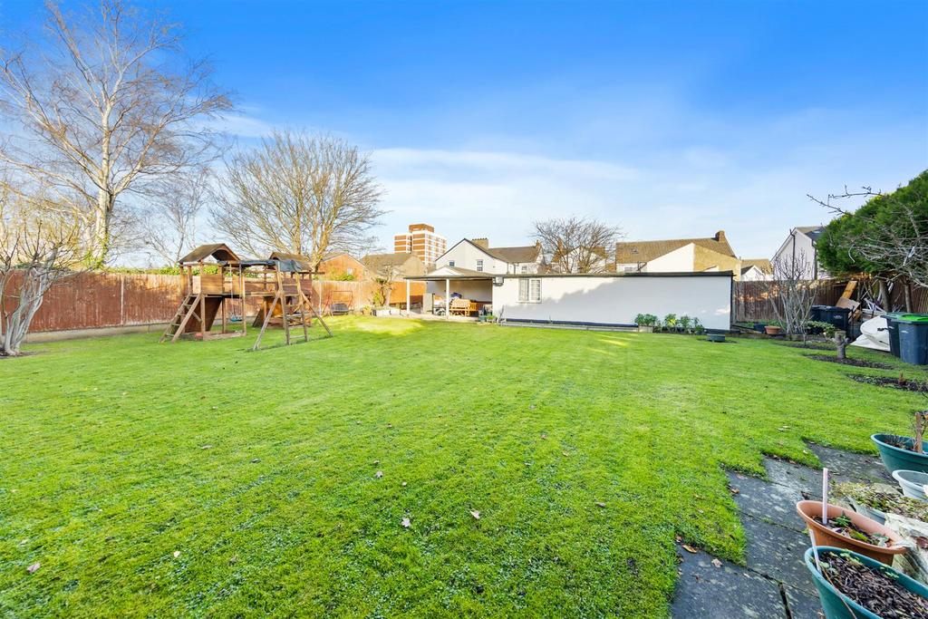 Victoria Road, Bedford MK42 6 bed semi-detached house for sale - £650,000