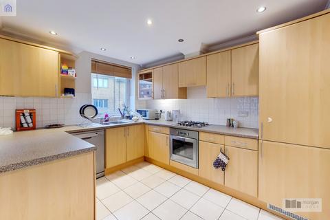 2 bedroom flat to rent, Grenade Street, London E14