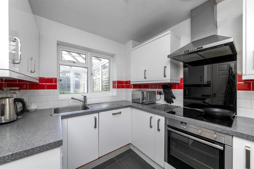 3 Beverley Gardens-20.jpg