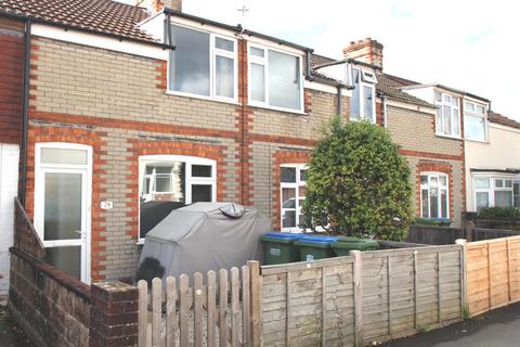 2 bedroom terraced house to rent, Crescent Road, Fareham PO16