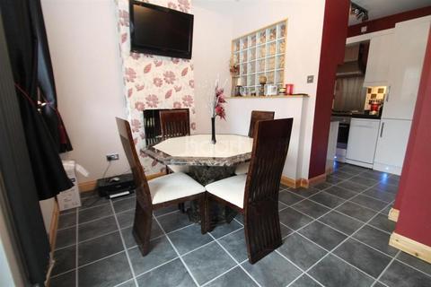 3 bedroom terraced house to rent, Valence Avenue, Dagenham