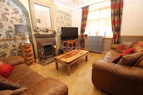 3 bedroom terraced house to rent, Valence Avenue, Dagenham