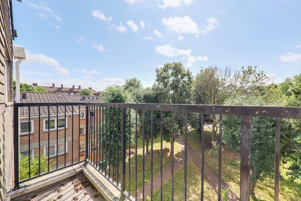 13-7f2e JHGWL- 28 Salisbury Close - 37-medium