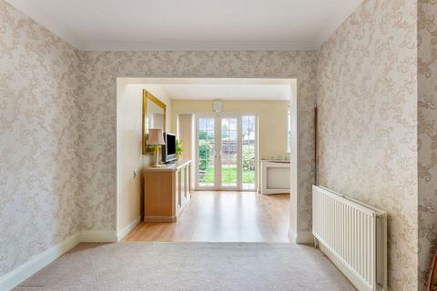 137 Bromley Common, Bromley, BR2 9RJ
