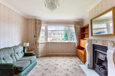 137 Bromley Common, Bromley, BR2 9RJ