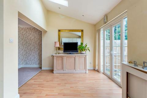 137 Bromley Common, Bromley, BR2 9RJ