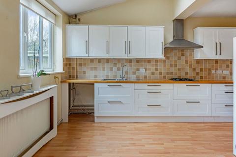 137 Bromley Common, Bromley, BR2 9RJ