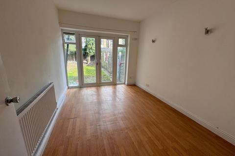 2 bedroom flat for sale, Valentines Road, Ilford, Essex, IG1