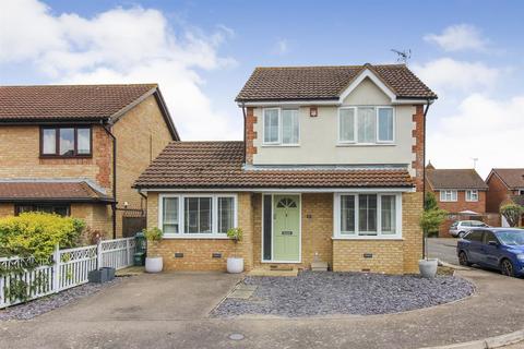 3 bedroom detached house to rent, Archive Close, Aston Clinton