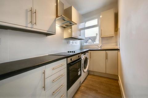 2 bedroom flat to rent, Audley Road, London NW4