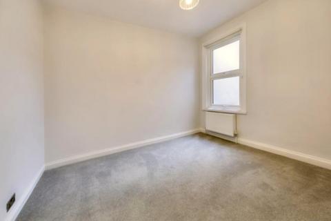 2 bedroom flat to rent, Audley Road, London NW4