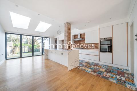 4 bedroom semi-detached house to rent, Brentmead gardens,  Ealing NW10