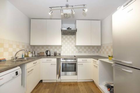 2 bedroom flat to rent, Fulham Road, London SW6