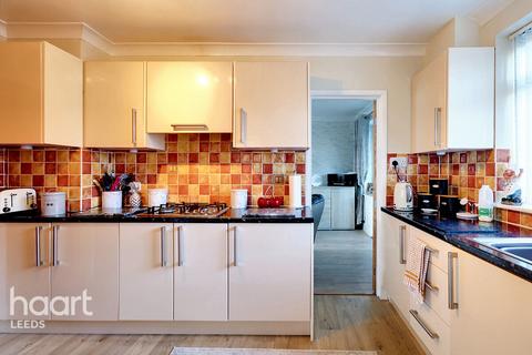 2 bedroom semi-detached house for sale, Raylands Way, Leeds