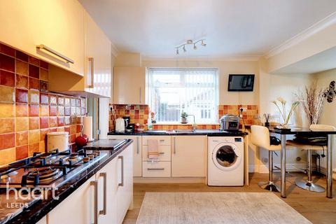 2 bedroom semi-detached house for sale, Raylands Way, Leeds