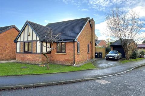 2 bedroom bungalow to rent, Waterside Close, Whitchurch.