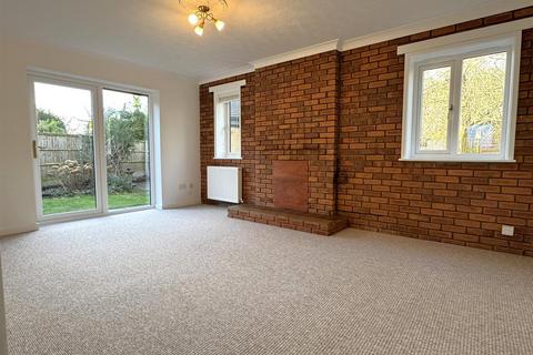 2 bedroom bungalow to rent, Waterside Close, Whitchurch.