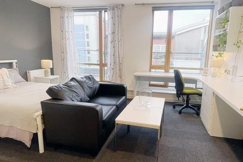 Studio to rent, Kirby Street