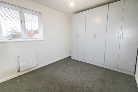 2 bedroom semi-detached house to rent, Bellerby Rise, Luton LU4