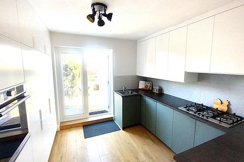 56 Exton Avenue, Luton, LU2 0LJ