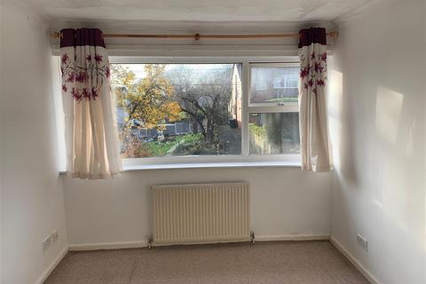 2 bedroom property to rent, Gledhow Wood Road, Leeds