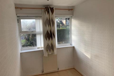 2 bedroom property to rent, Gledhow Wood Road, Leeds