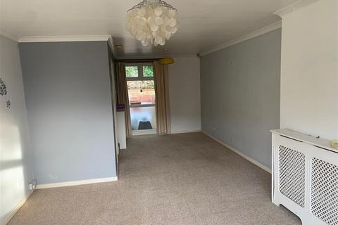 2 bedroom property to rent, Gledhow Wood Road, Leeds