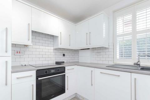 2 bedroom flat to rent, Queens Road, London SW19